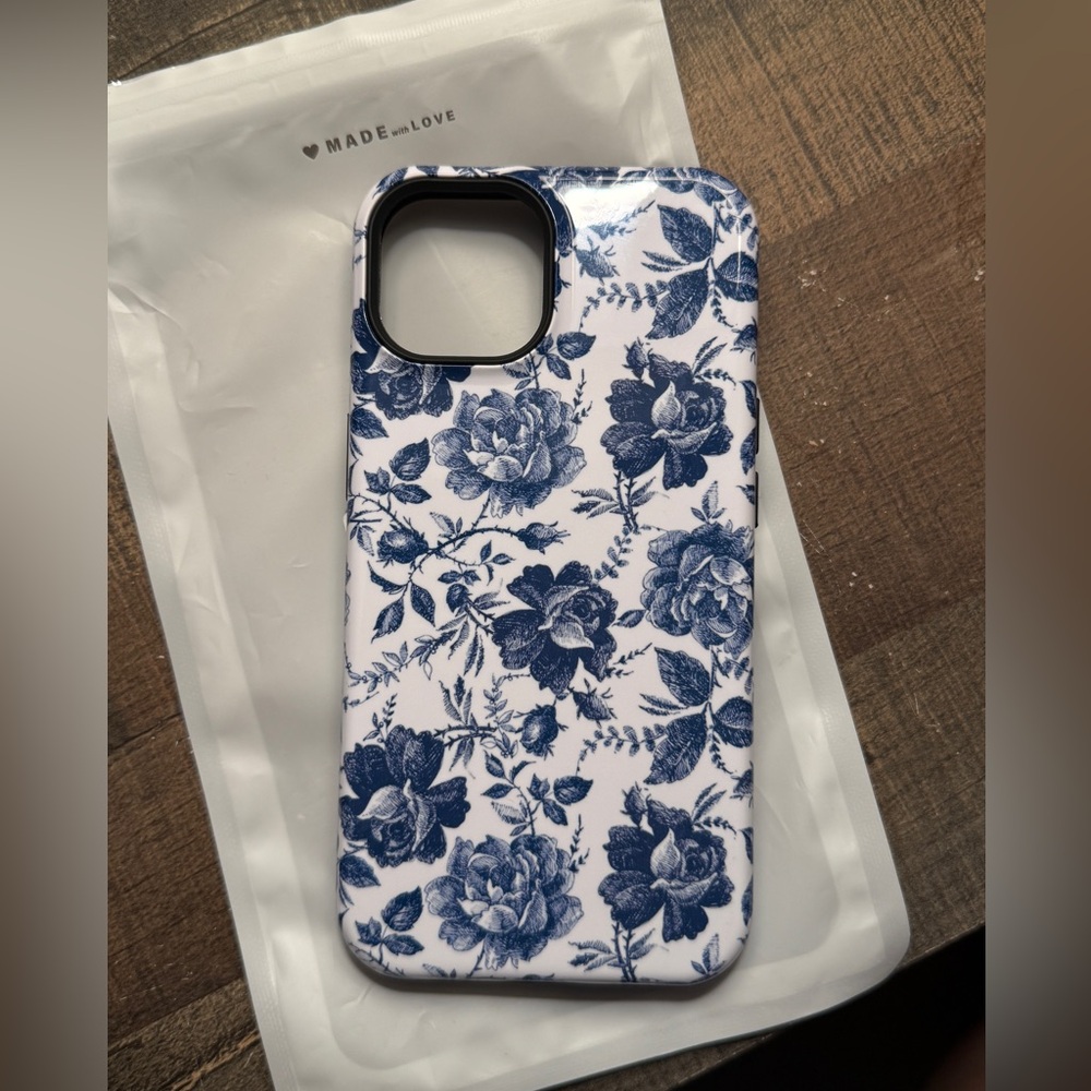 casely iphone 13 blue and white floral case